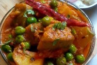 Pumpkin Aloo Matar Curry — Spiced Indian Pumpkin, Potato & Peas