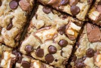 Chewy Snickers Blondies Recipe: Candy Bar Blondie Bars
