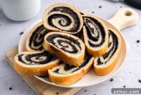 Traditional Poppy Seed Roll Recipe with Homemade Filling