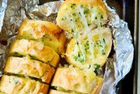 Irresistible Cheesy Garlic Bread Recipe for Perfect Crispy Loaves