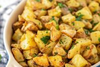 Crispy Oven-Roasted Potatoes with Garlic and Herbs