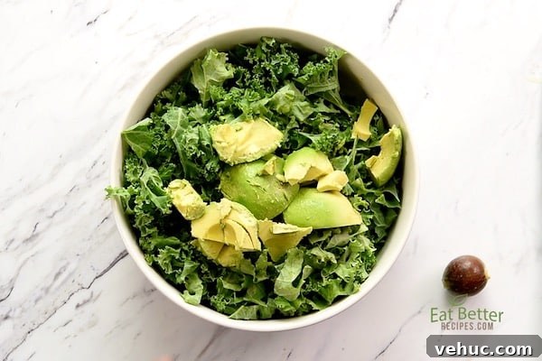 Creamy Avocado Massaged Kale Salad with Lemon Vinaigrette 4 Avocado chunks on Kale