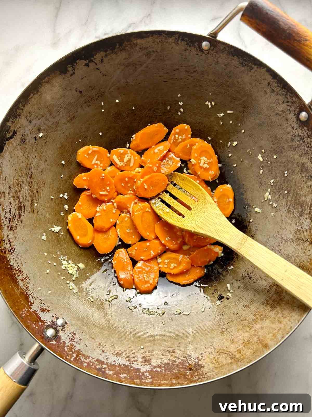 garlic after cooking for 1 minute.