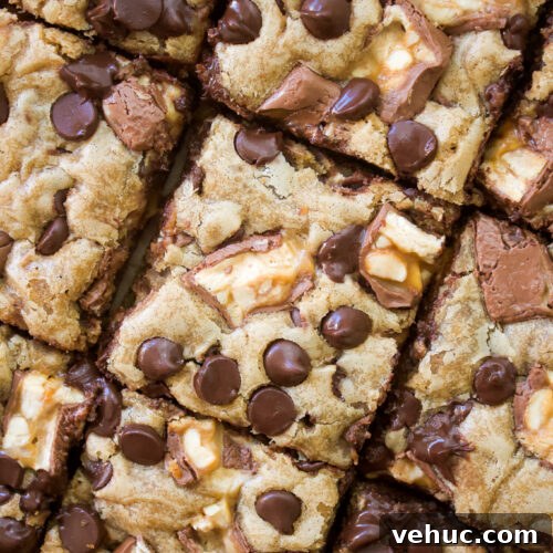 Chewy Snickers Blondies Recipe: Candy Bar Blondie Bars 13 Snickers blondies