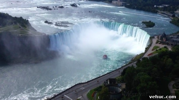 Niagara Falls: Views from Above, Below and Behind 16 horseshoe close