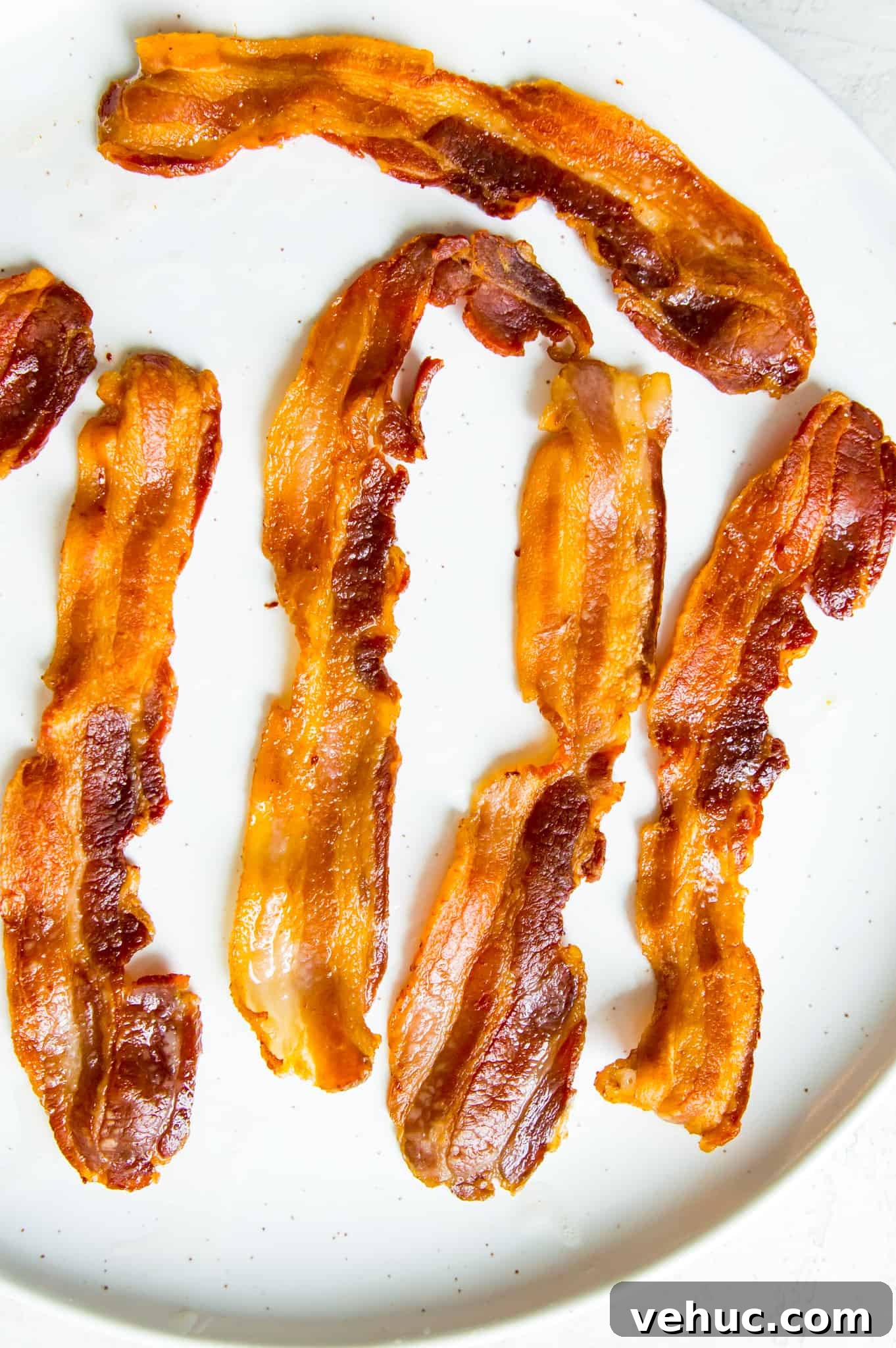 cooked bacon A plate with cooked bacon on it.