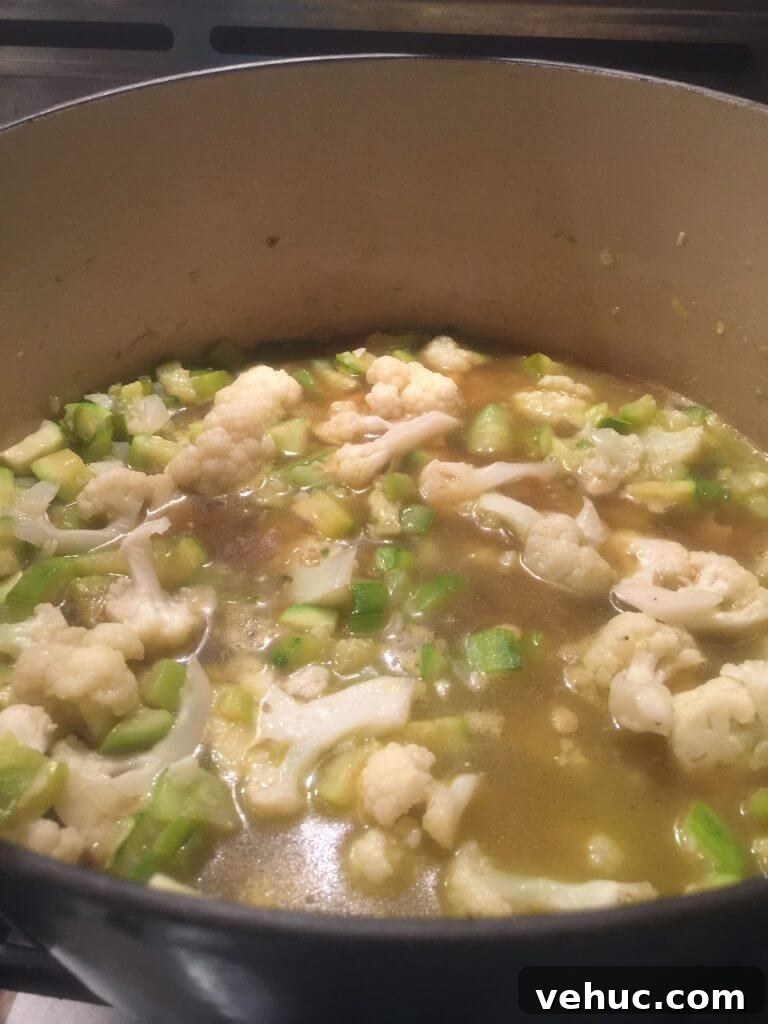 Creamy Zucchini and Cauliflower Soup Recipe 5 img 23801 4