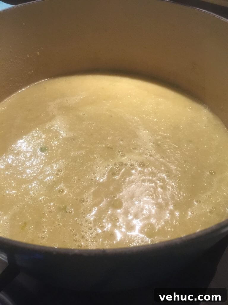 Creamy Zucchini and Cauliflower Soup Recipe 6 img 23801 5