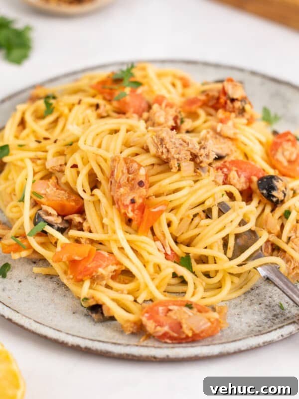 Creamy Garlic Prawn Linguine Recipe for Quick Weeknight Dinners 11 tuna pasta on a plate.