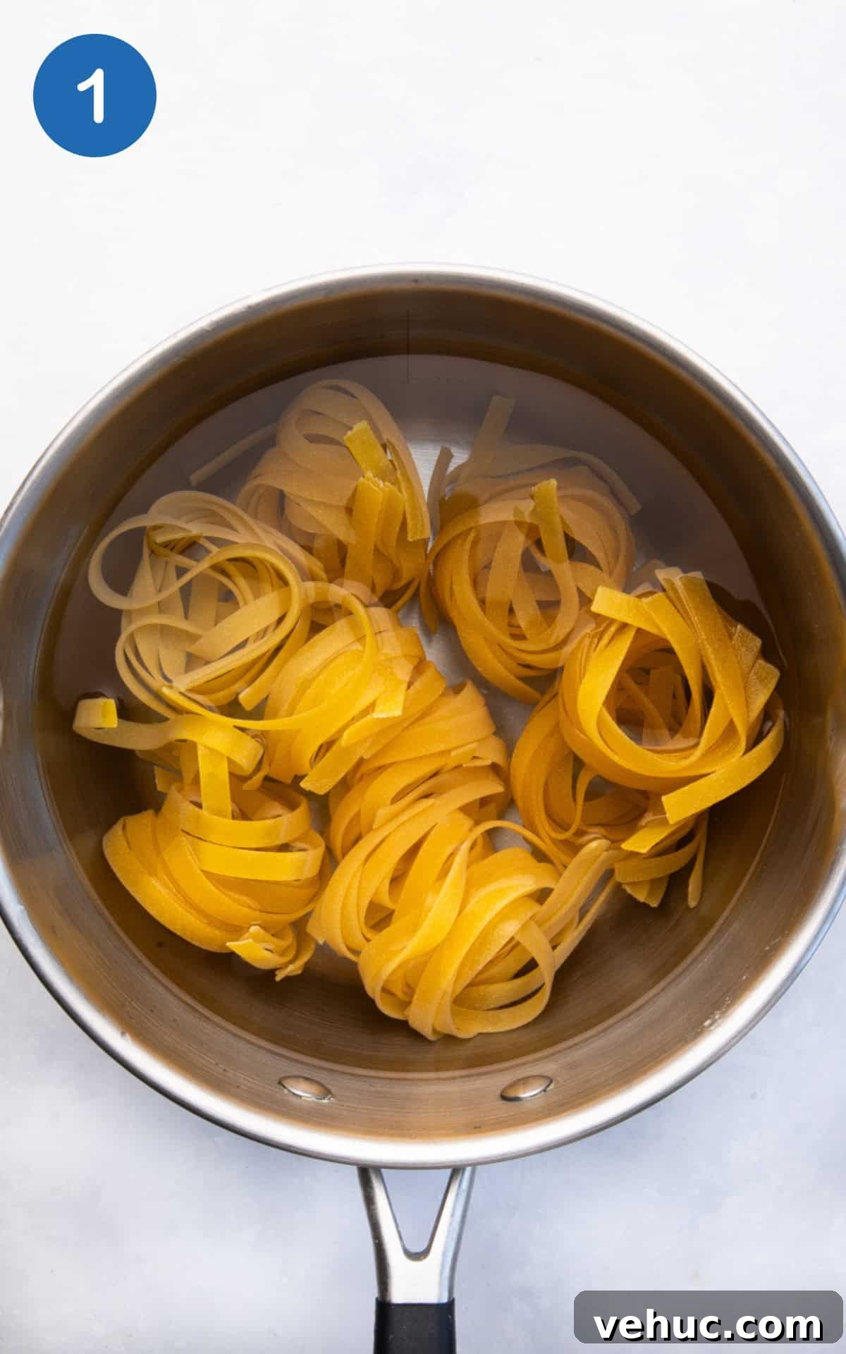 Creamy Garlic Prawn Linguine Recipe for Quick Weeknight Dinners 4 boiling the linguine in salted water.