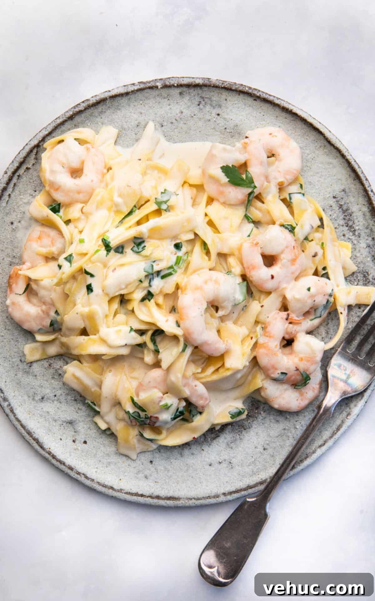 Creamy Garlic Prawn Linguine Recipe for Quick Weeknight Dinners 8 prawn noodles served on a plate.