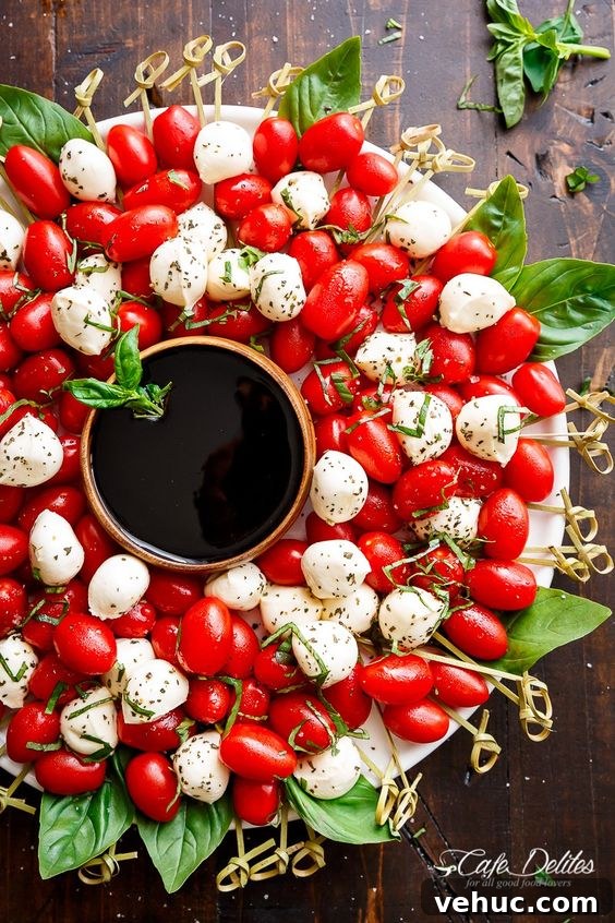 27 Festive Christmas Finger Food Appetizers for Holiday Parties 4 Christmas Finger Food Wreath