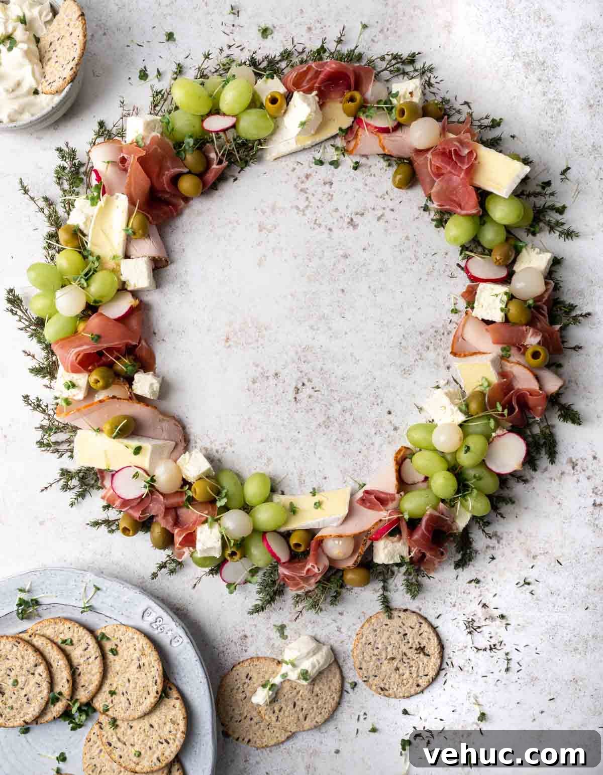 71 Festive Christmas Party Appetizers Your Guests Will Love 21 charcuterie wreath