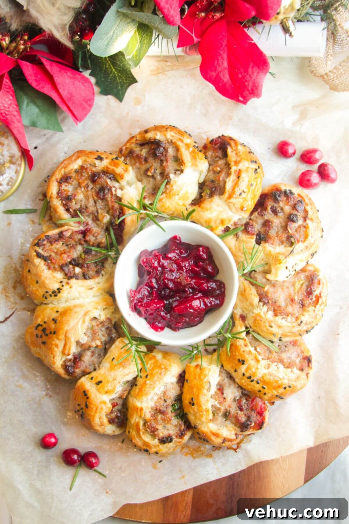 71 Festive Christmas Party Appetizers Your Guests Will Love 23 sausage roll wreath