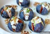 Baked Figs with Goat Cheese and Honey for a Simple Appetizer