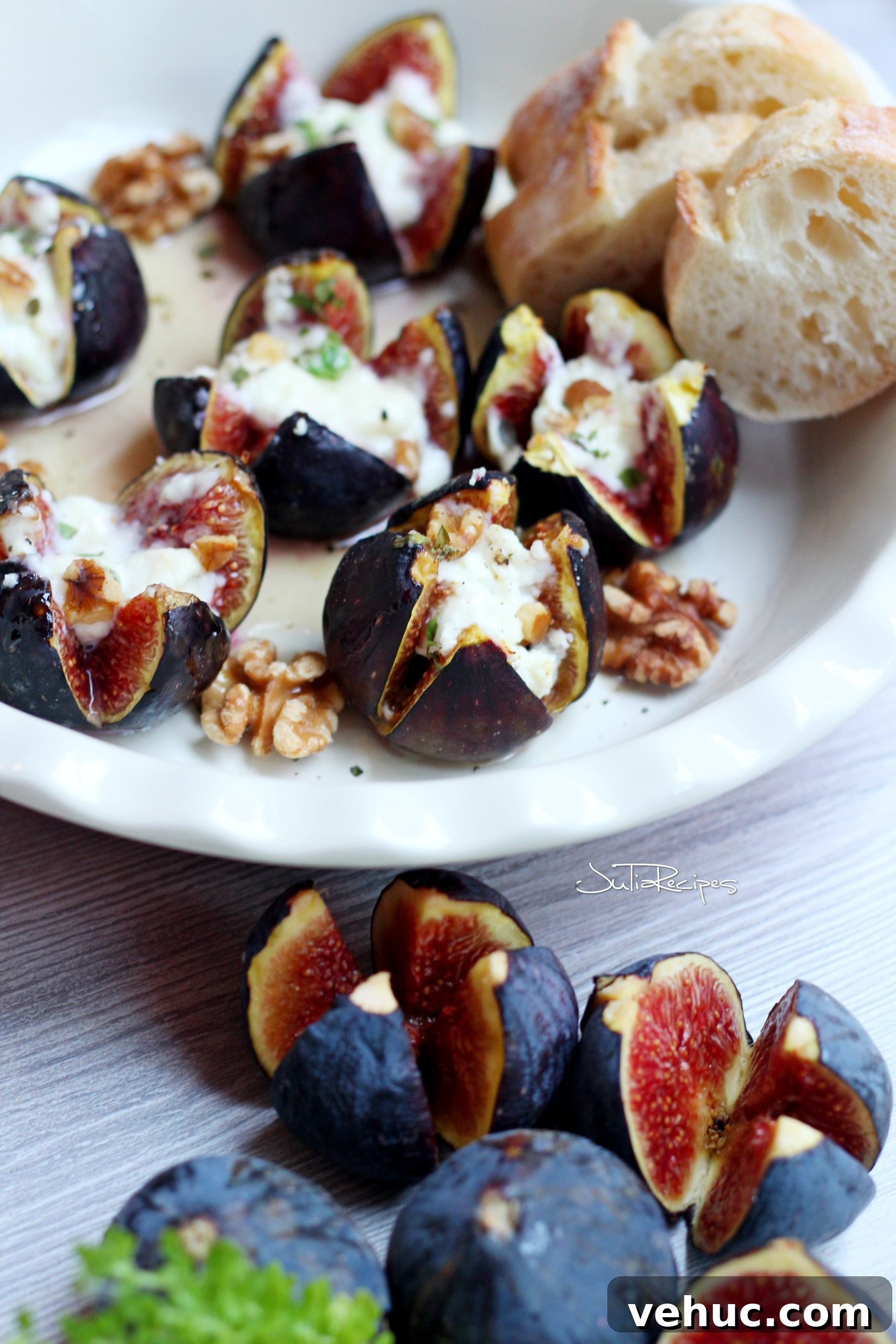 Baked Figs with Goat Cheese and Honey for a Simple Appetizer 5 baked figs filled with goat cheese