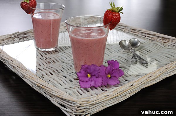 Quinoa Banana Berry Smoothie