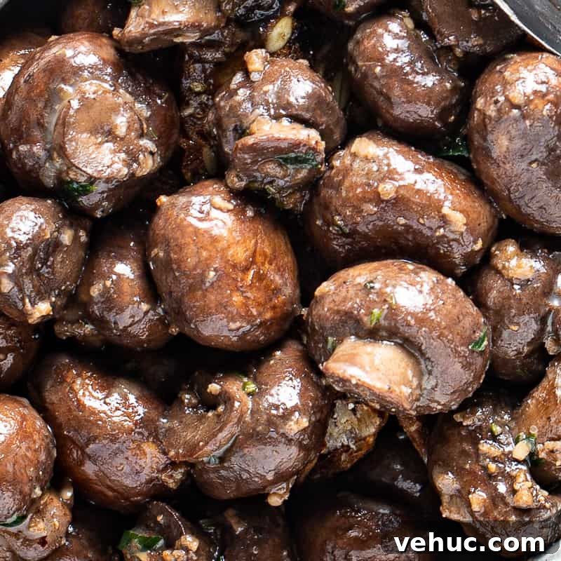 Garlic Butter Mushrooms Recipe — Quick Sautéed Mushroom Side Dish 5 img 6569 4