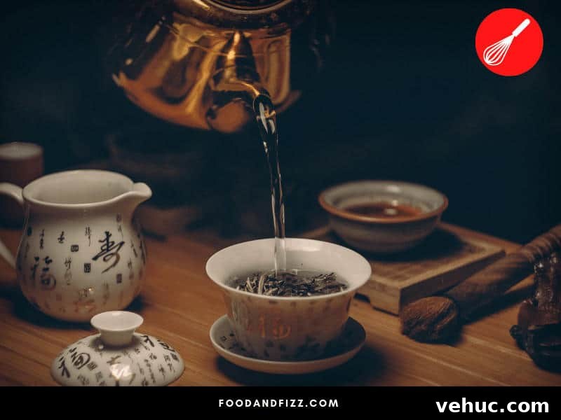 High Infusion, or adding water from a height, results in more agitated tea saponins, leading to more foam and bubbles.